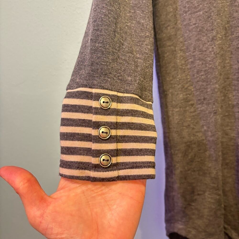 Pink Clover Relaxed Ribbed Tunic 3/4 Sleeve Gray Tan with Button Detail Size M - Picture 2 of 7